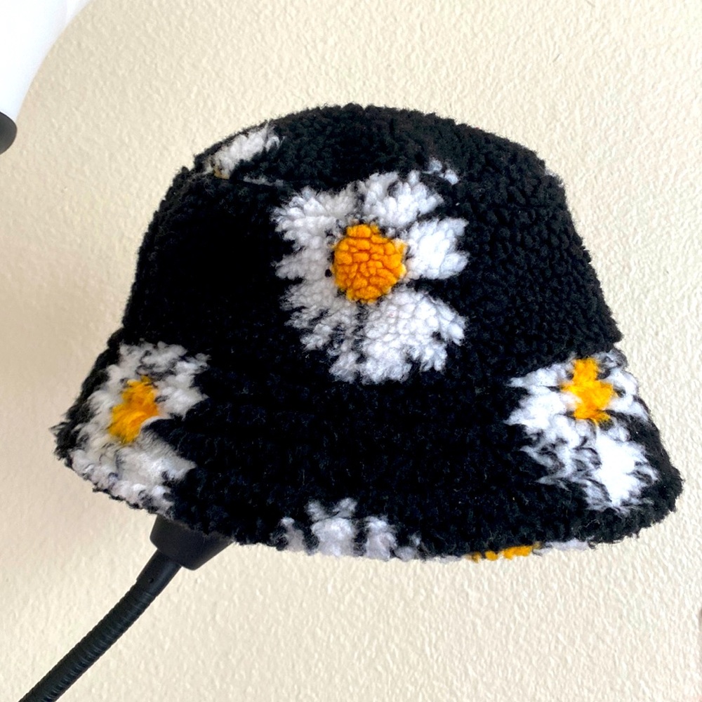 Forever 21 Soft Black Daisy Bucket Hat